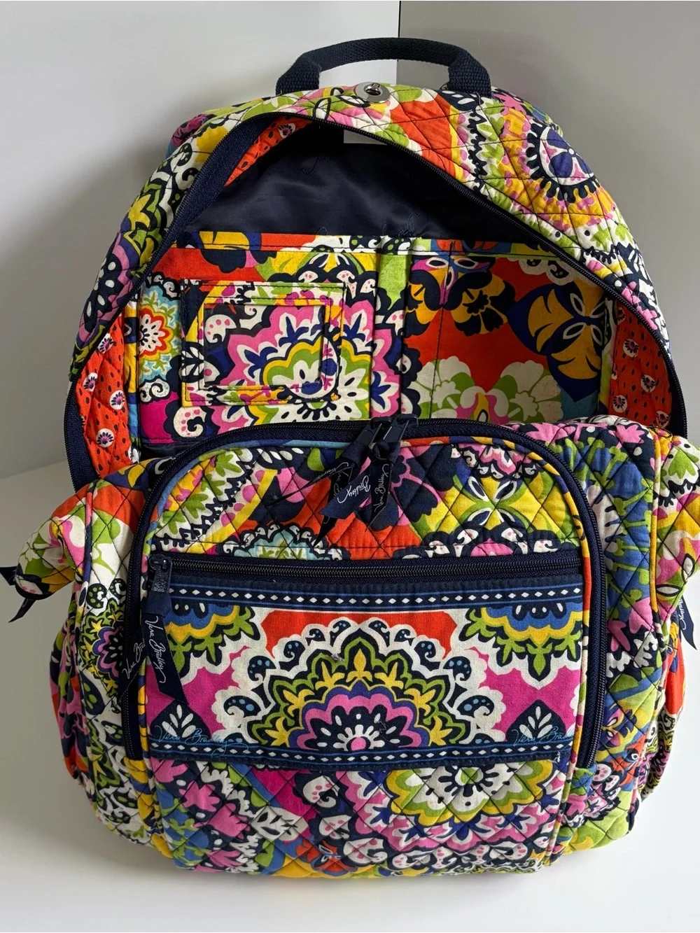 Vera Bradley close closure
